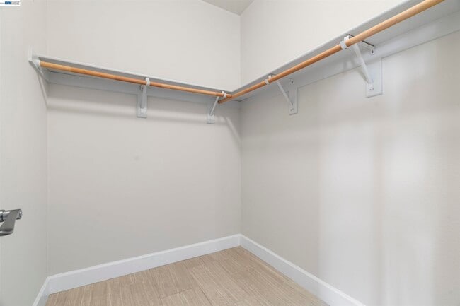 Building Photo - 967 Dainty Ave