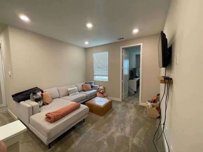 Building Photo - 6659 Encelia Pl