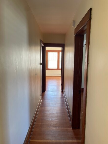 Building Photo - 207 Safford St