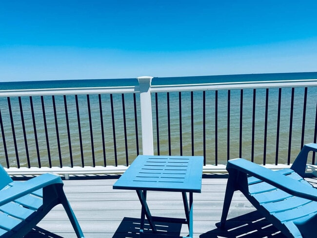 Building Photo - 15378 Holly Dr