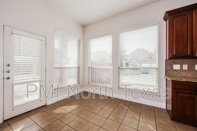 Building Photo - 6004 Lakecrest Dr