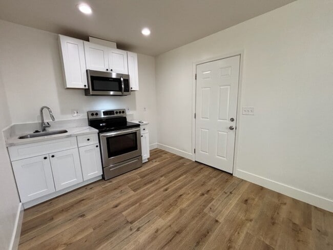 Building Photo - 5704 Wisteria Dr