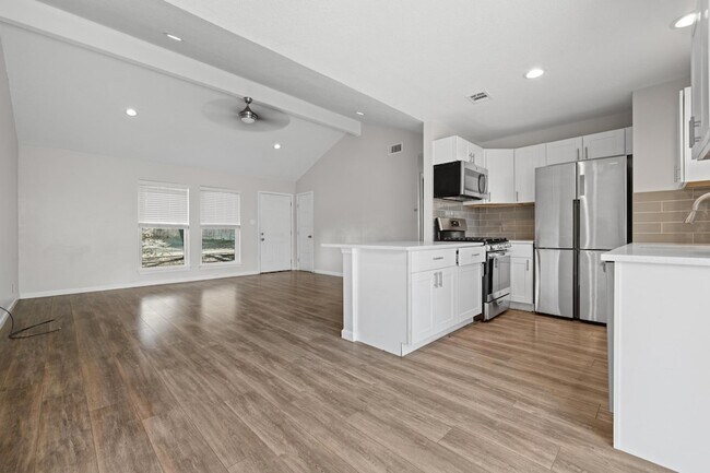 Building Photo - 3201 Mossrock Dr