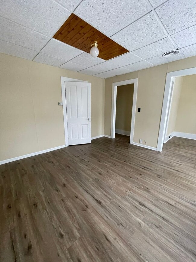 Building Photo - 118 S 8th St