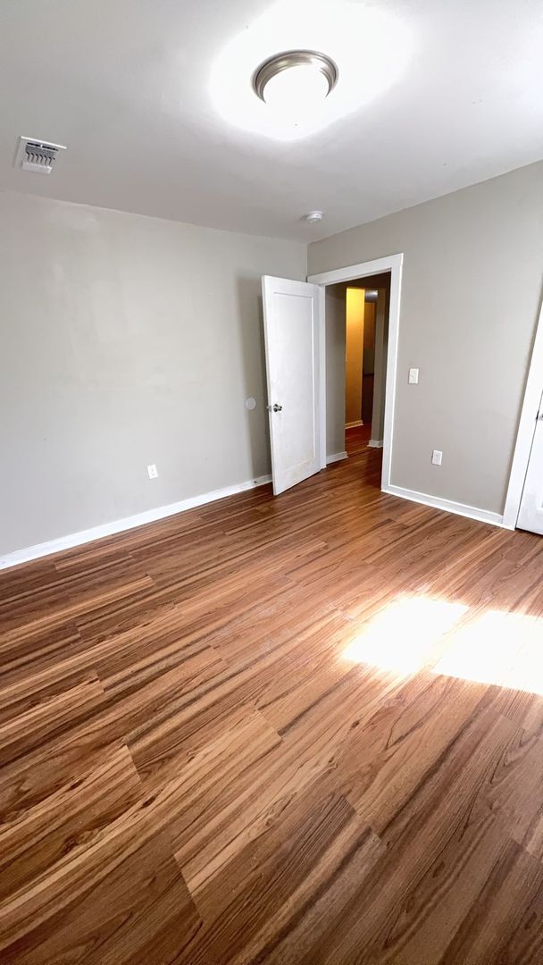 Building Photo - Spacious 4 Bedroom / 2 Bath Home – Fully Updated – Open To Section 8