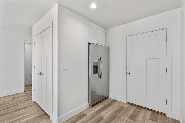 Building Photo - 917 N 100 W