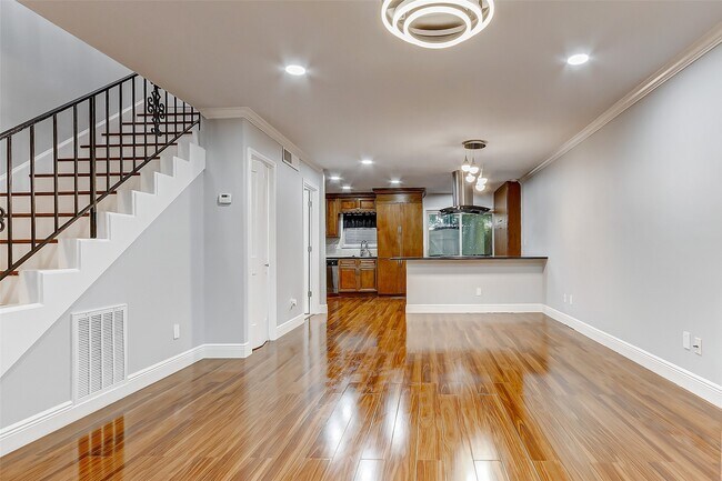 Building Photo - 7600 Burgoyne Rd