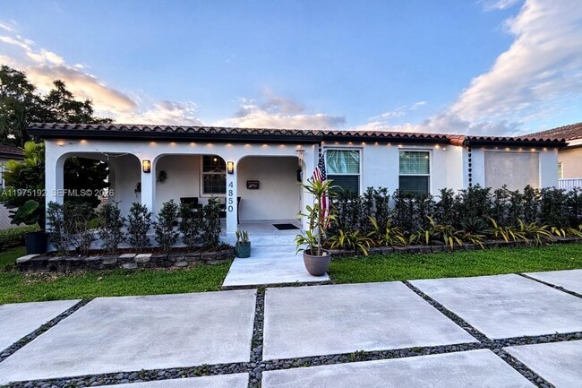 Building Photo - 4850 SW 4th St