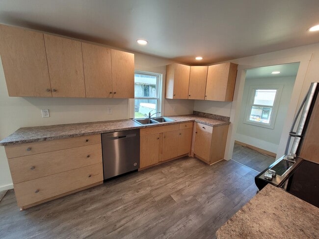 Building Photo - 55 N Church St