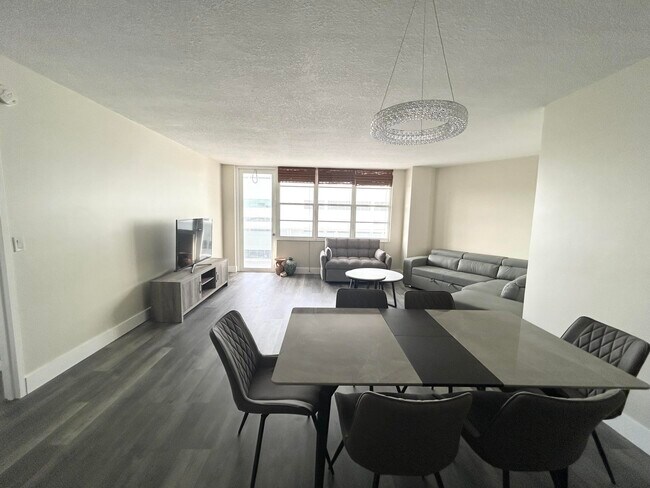 Building Photo - 3725 S Ocean Dr