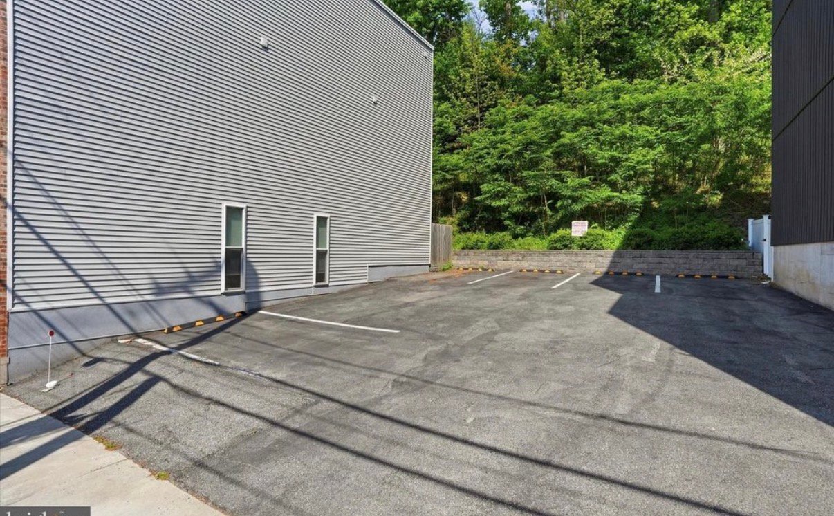 Building Photo - 218 Fountain St