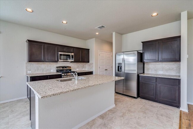 Building Photo - 116 White Dunes Dr