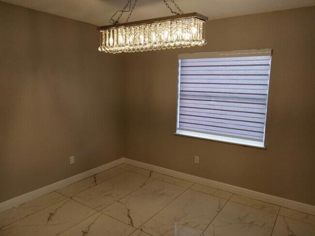Building Photo - 1602 SW 159th Ave