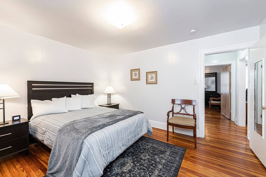 Building Photo - 658 Lancaster Ave