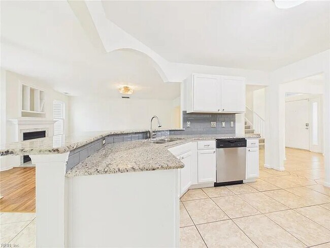 Building Photo - 2536 7 Kings Rd