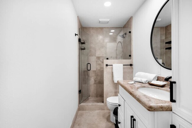 Building Photo - 704 NE 2nd St