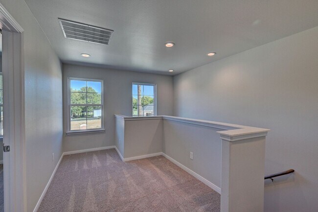 Building Photo - 11857 E Gate Dr