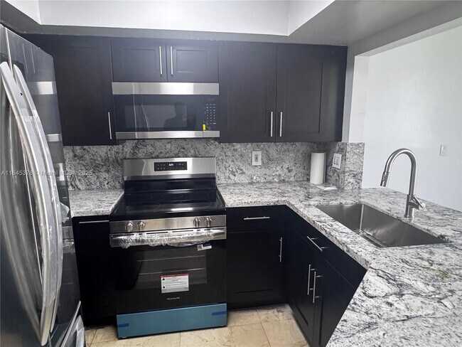 Building Photo - 8255 SW 152nd Ave