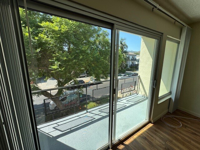 Balcony - 1320 N Poinsettia Pl