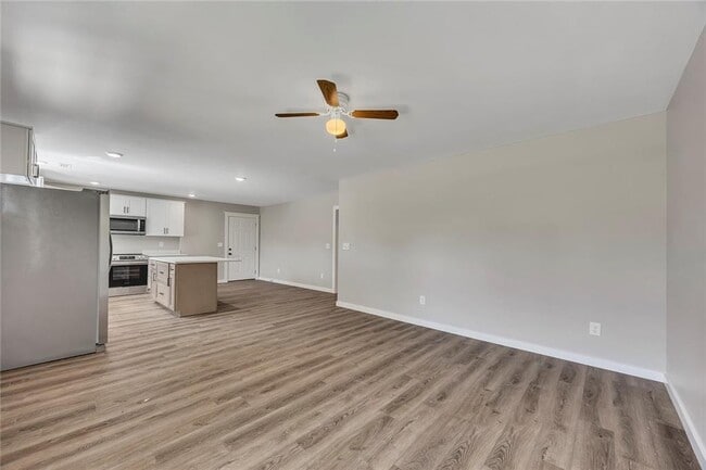 Building Photo - 411 Hardy Ave SW