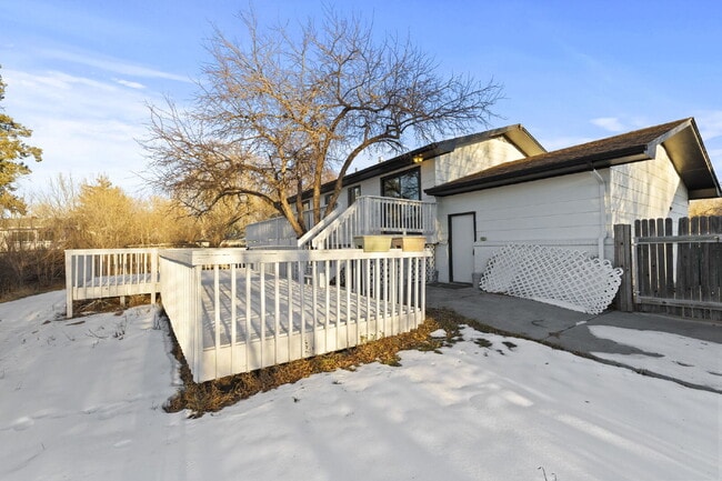 Building Photo - Spacious Split-Level Home with Beautiful Kitchen, Large Deck, and Fully Fenced Yard
