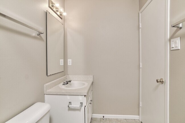 Building Photo - 3 BD/2.5 BA in Fishers!