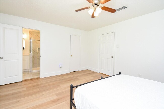 Building Photo - 4947 Cheena Dr