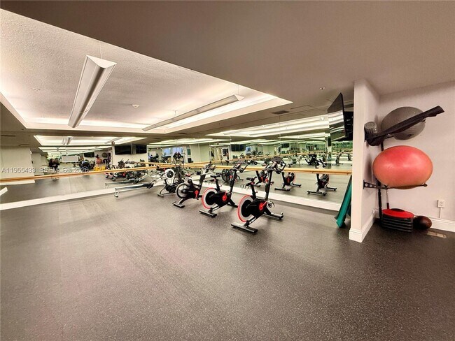 Building Photo - 610 Clematis St