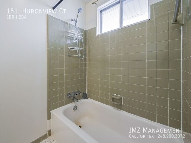 Building Photo - 151 Huronview Ct