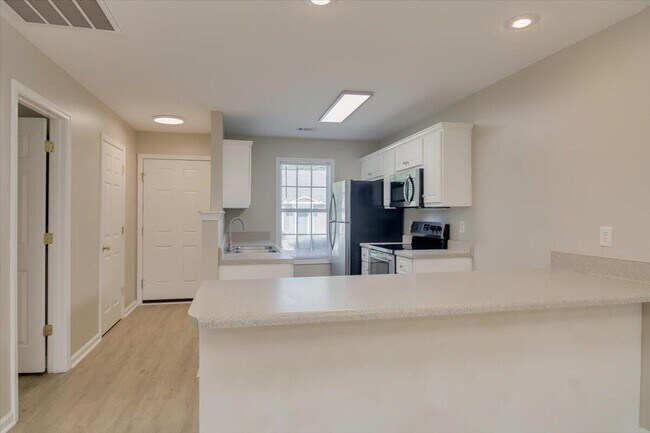 Building Photo - 608 Mickelson Way