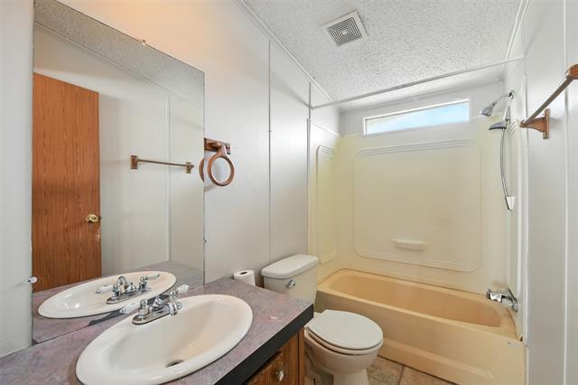 Building Photo - 431 Country Living Dr