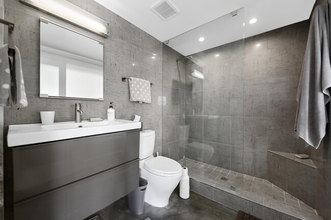 Building Photo - 71520 Gardess Rd