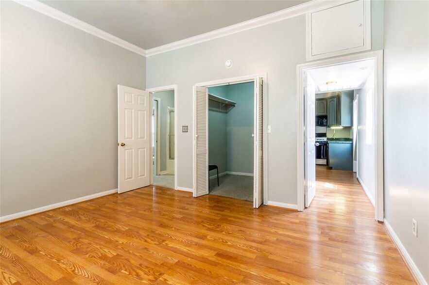 Bed room 1 with walk in closet - 2505 Austin St