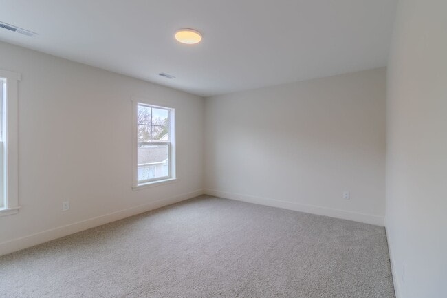 Building Photo - Premier Place and Premier Living!