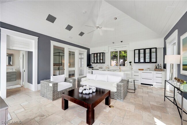 Building Photo - 1375 Gordon Dr