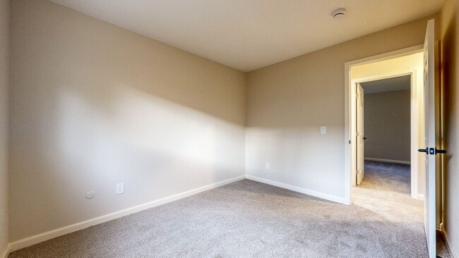 Building Photo - Meticulously Maintained Four Bedroom Singl...