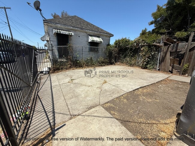 Building Photo - 1449 71st Ave