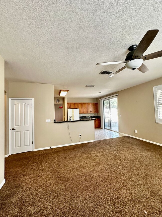 Building Photo - Beautiful 4-Bedroom Home in Mace Ranch