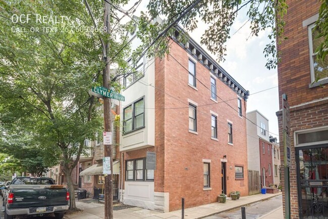 Building Photo - Three Bed Queen Village Home