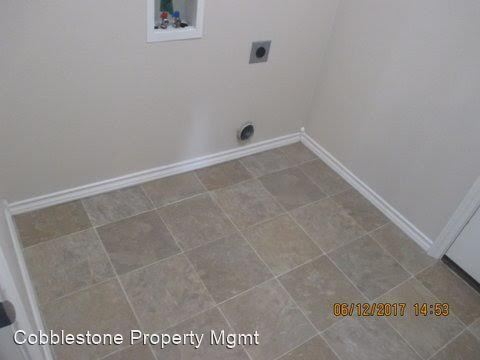 Building Photo - 4 br, 2.5 bath House - 3503 S Payette Rive...