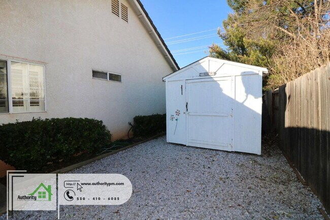 Building Photo - 2378 Castlewood Dr