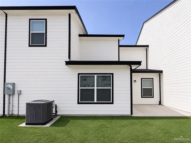 Building Photo - 16 Stablewood