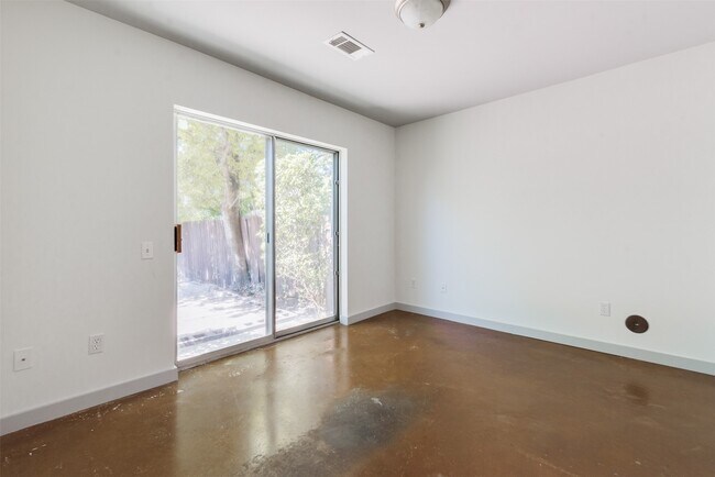 Building Photo - 2605 Calumet St