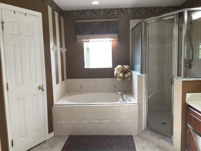 Building Photo - 410 Bloomfield Dr