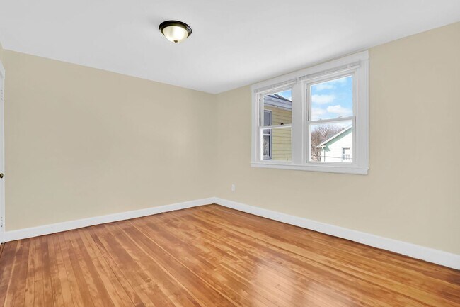 Building Photo - 157-159 Pleasant Street