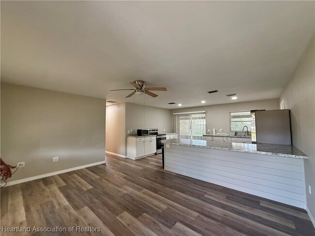 Building Photo - 10345 SW Riverview Cir