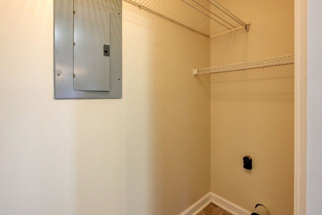 Building Photo - 3 bed 2 bath in the heart of St. B.  Fresh Paint.  Clean and Ready for You.