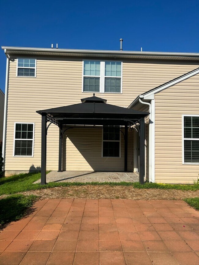 Building Photo - Greenville, 3BD/2.5BA with Loft, 1992SF