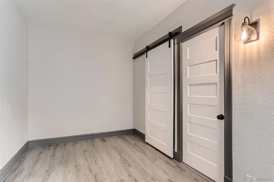 Building Photo - 215 E 11th Ave