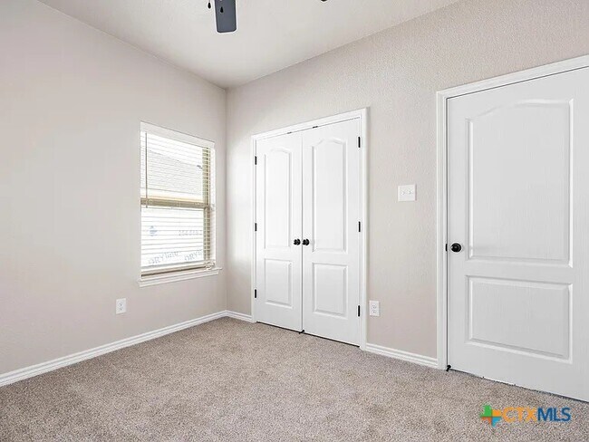 Building Photo - 602 Dred Roger Circle